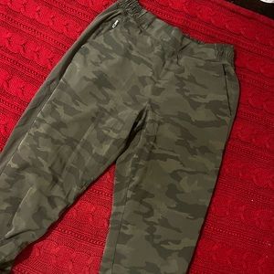 camp brooklyn textured lined jogger